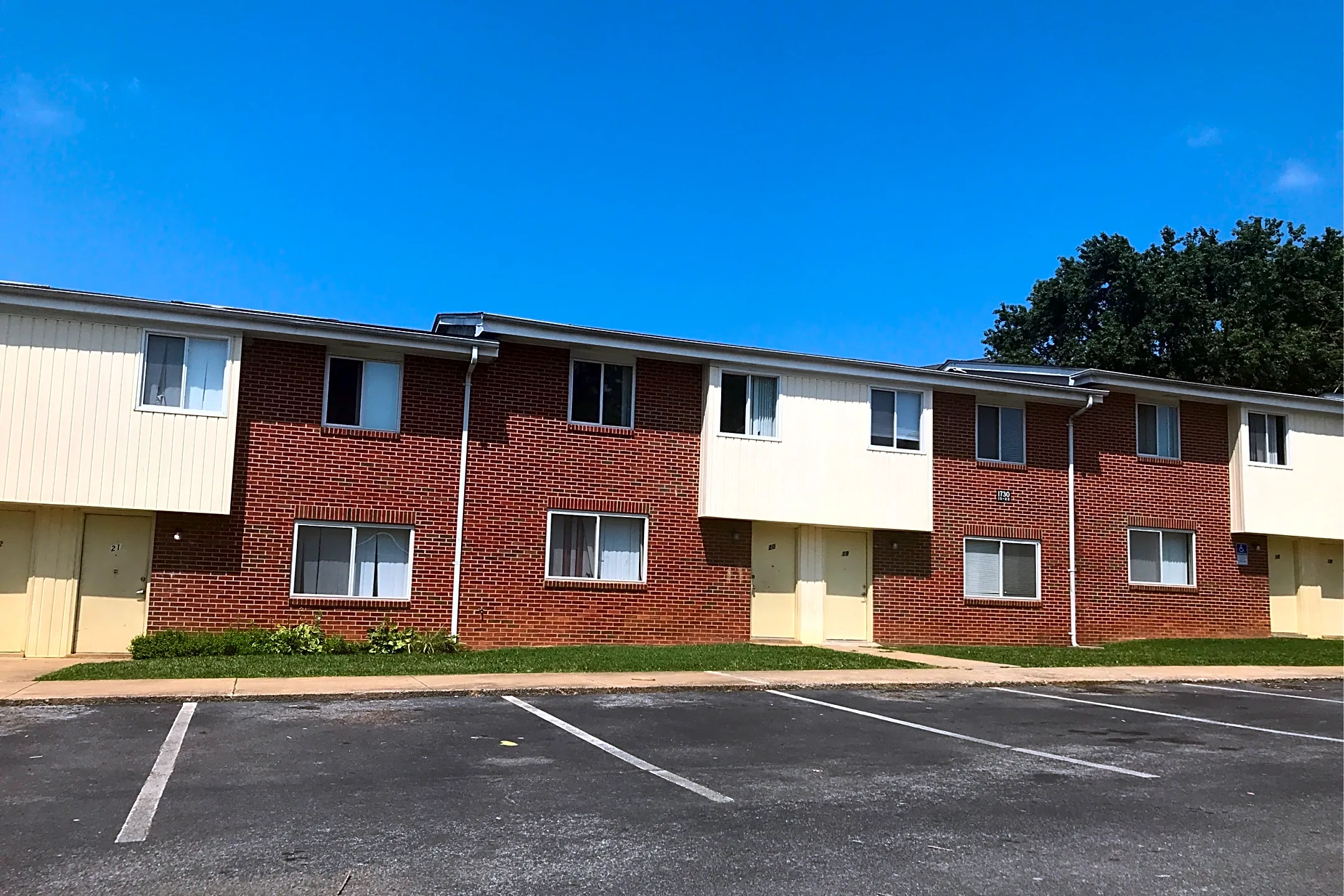 Clark Manor Apartments 1720 NATHANIEL DR Johnson City TN For Rent