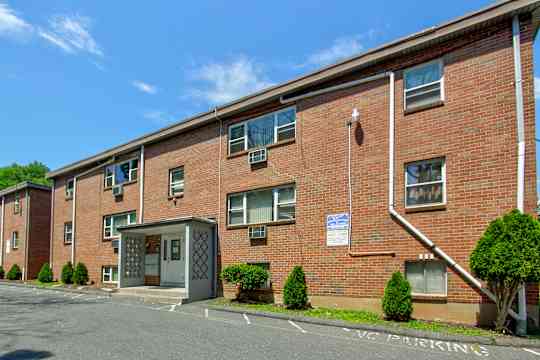 Farmington Gates Apartments property