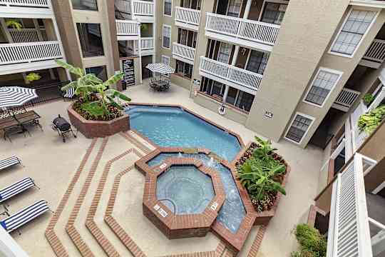 Lincoln Court Apartments property