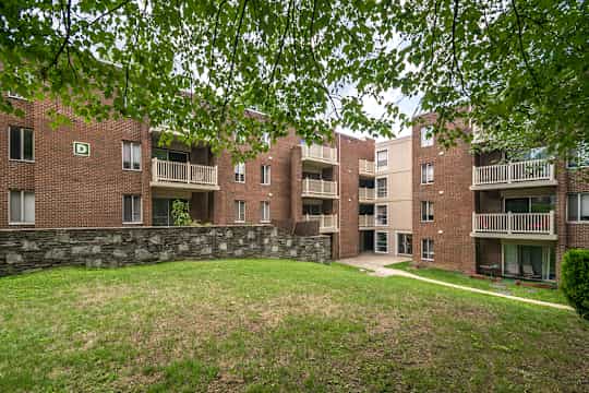 St. Regis Apartments property