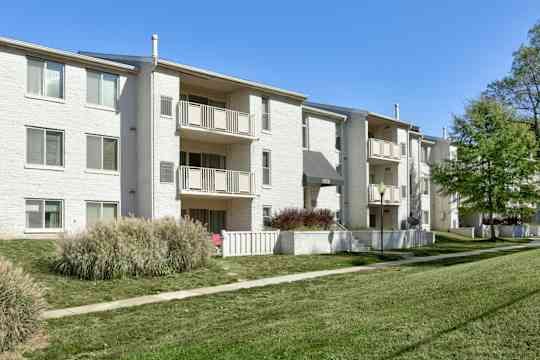 Annapolis Roads Apartments property