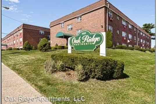 Oak Ridge Apartments property