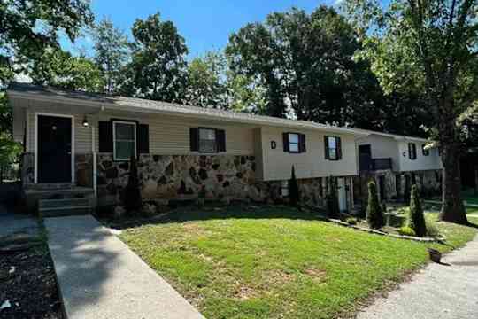 Oak Tree Apartments property