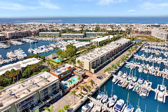 Harborside Marina Bay Apartments property