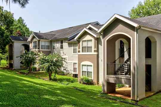 Glen Oaks Apartments property