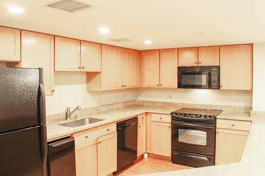 Mount Vernon Plaza property