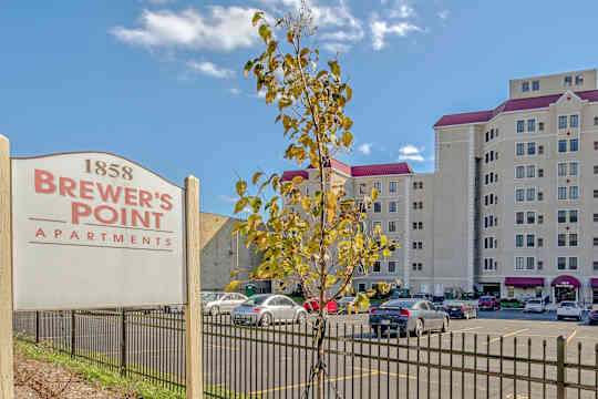 Brewers Point Apartments property