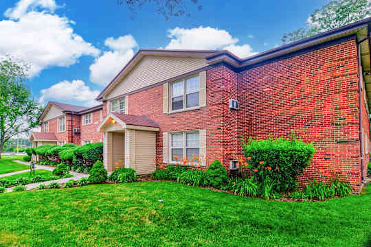 Colonial Manor property