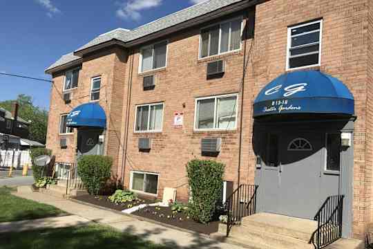 Renshaw Apartments property