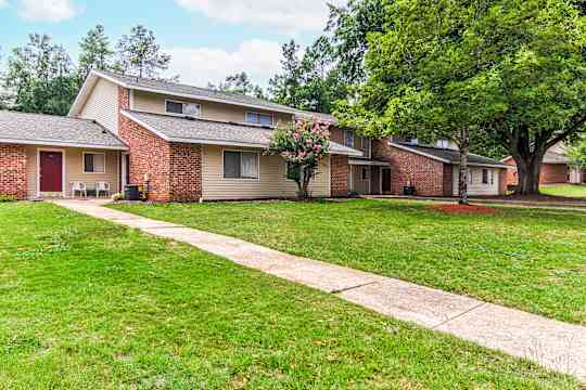 Savannah Oaks property