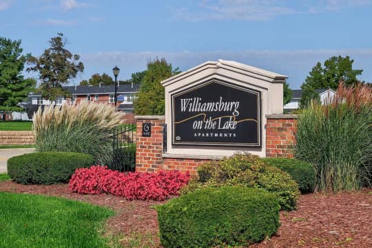 Williamsburg on The Lake Apartments of Mishawaka - Mishawaka, IN 46545