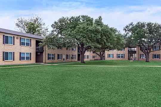 Oaks on Lamar property