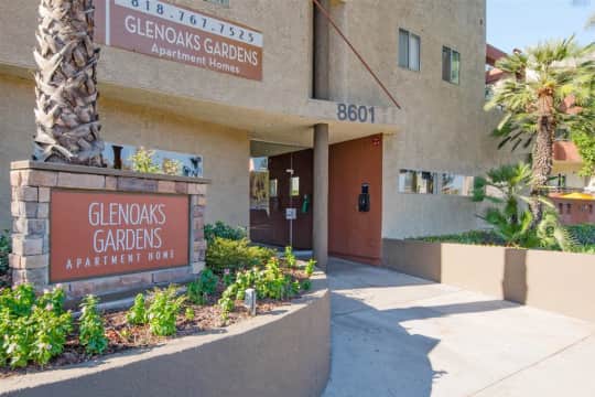 Glen Oaks Gardens property