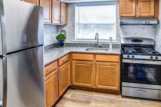 Hilltop Manor Apartments property
