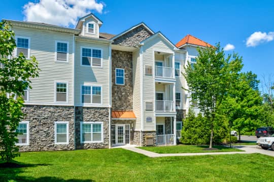 The Hillside Club Apartments - Livingston, NJ 07039