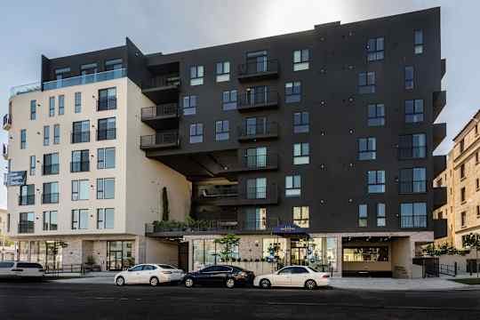 Mariposa on 3rd property