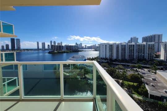 3330 NE 190th St Apartments - Aventura, FL 33180