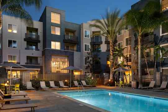 Avalon Warner Place property