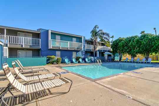 Bay Bluff Apartments property