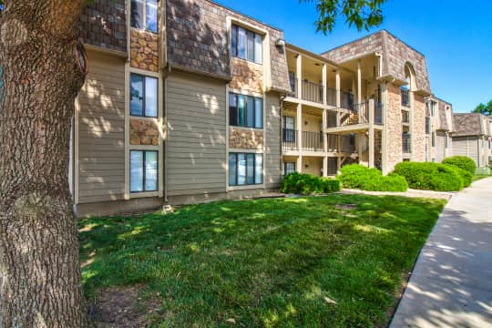 Bristol Pointe Apartments - Olathe, KS 66062