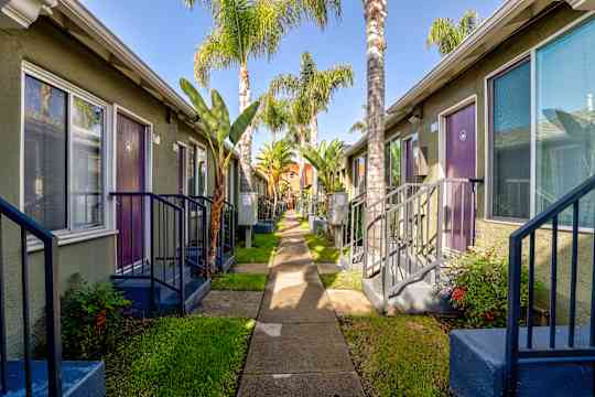 Hollywood Off Vine property
