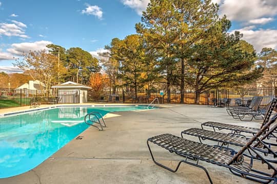 Pine Winds Apartments of Raleigh property