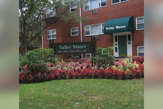 Valley Manor Apartments property