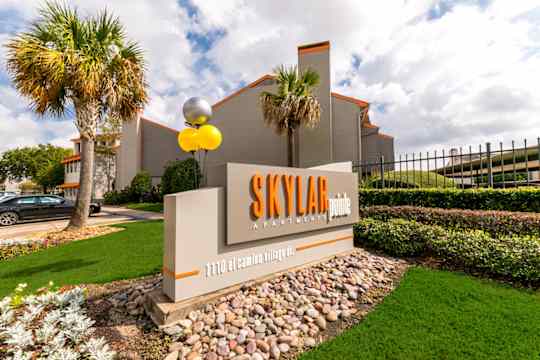 skylar pointe apartments review link