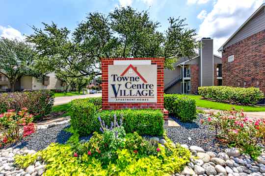 Towne Centre Village property