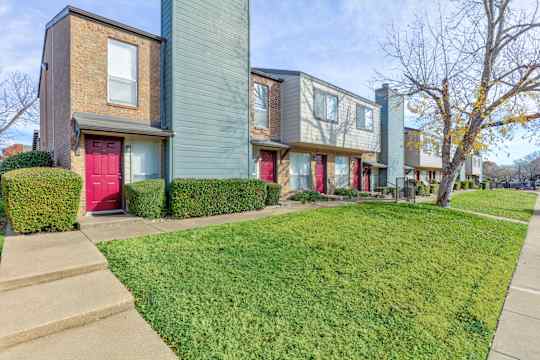 Parkwood Plaza property