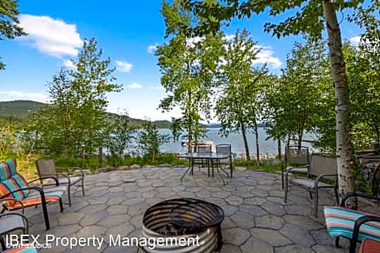 26 Woodland Place property