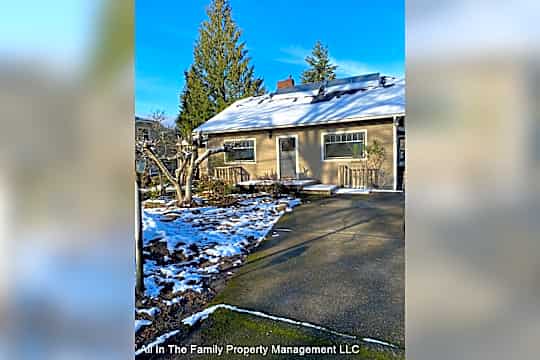 4403 SW Lobelia St property