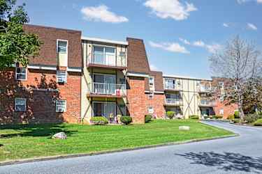 independence square apartments whitehall pa 18052