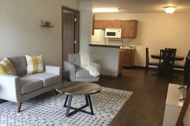 Living Room - Turnberry Village Apartments - Macomb, IL