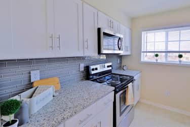 Kitchen - Mount Vernon Square Apartments - Alexandria, VA