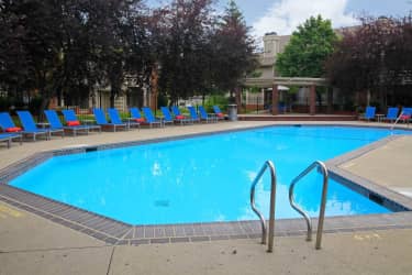 Pool - Fox Chase Apartments - Holland, OH