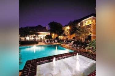 Pool - LaCrosse Apartments & Carriage Homes - Bossier City, LA