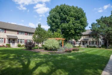 Building - Bay Village Townhomes - Shorewood, WI