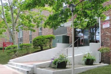 Courtyard - Ledgecrest Apartments - Vernon Rockville, CT