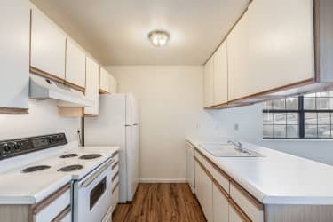 Kitchen - Lost Tree Apartments - Branson, MO