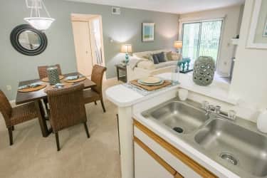 Dining Room - Summer Ridge Apartments - Kalamazoo, MI