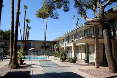 rise on thomas apartments phoenix az 85016