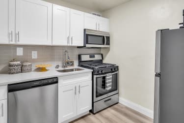 Kitchen - Parkview Tower - Oaklyn, NJ