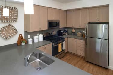 Kitchen - Amazon Corner Apartments - Eugene, OR