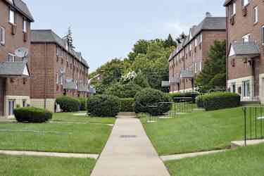 Oakwood Apartments - Upper Darby Pa 19082