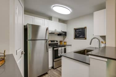 Kitchen - Callen Apartments - Lacey, WA