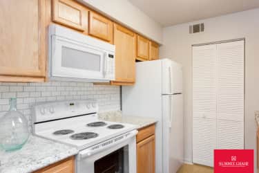 Kitchen - Summit Chase Townhomes & Apartment Homes - Endicott, NY