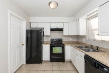 Kitchen - Country Club Apartments - Rock Hill, SC