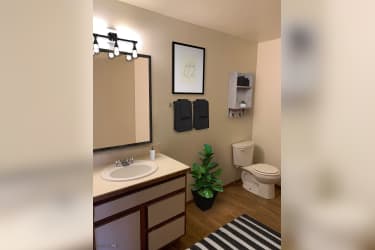 Bathroom - Shiloh Glen Apartments - Billings, MT