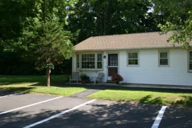 Holly House Apartments - Woodbury, CT 06798